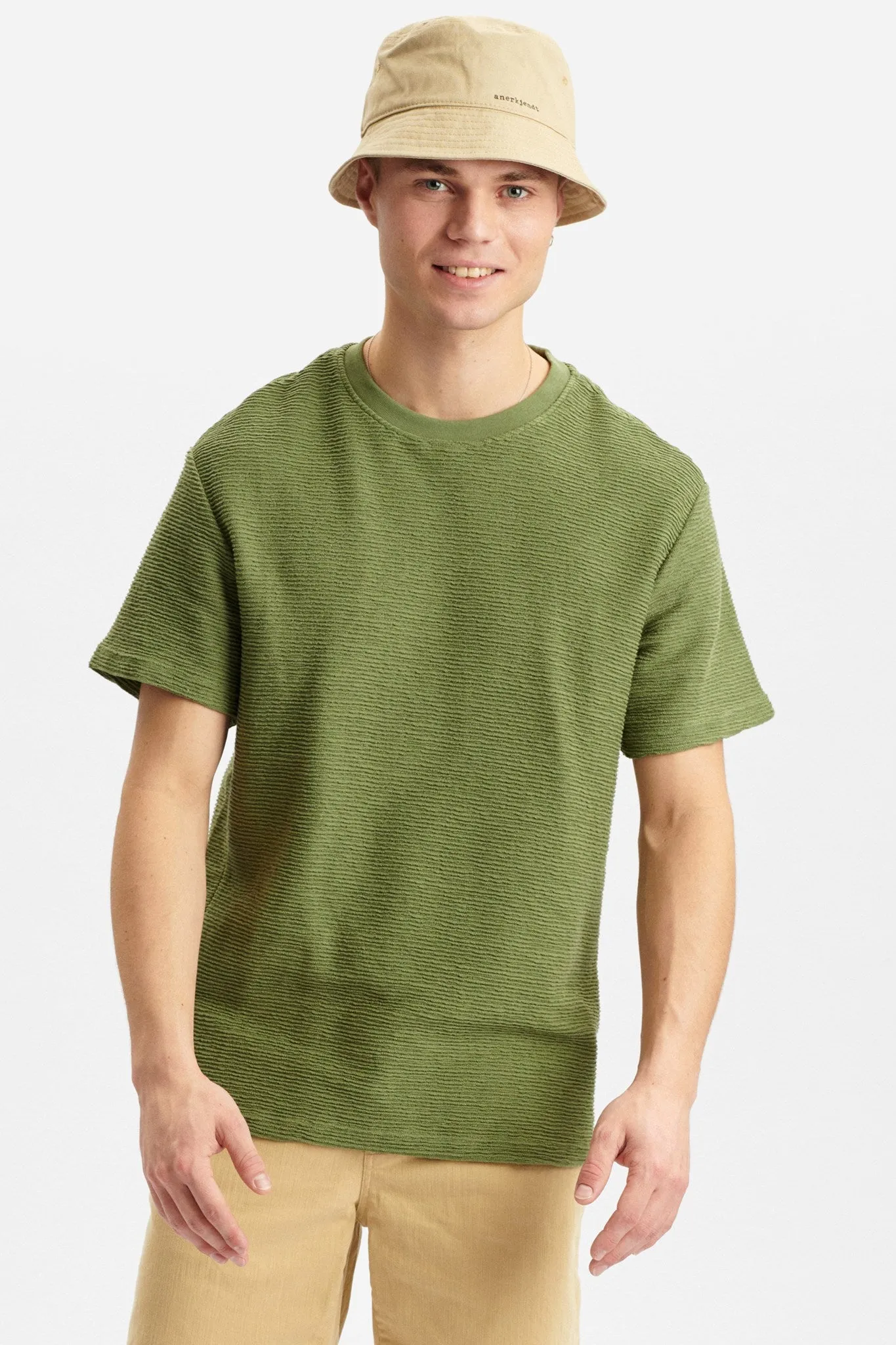 AKKIKKI CURVED TEE - Olivine