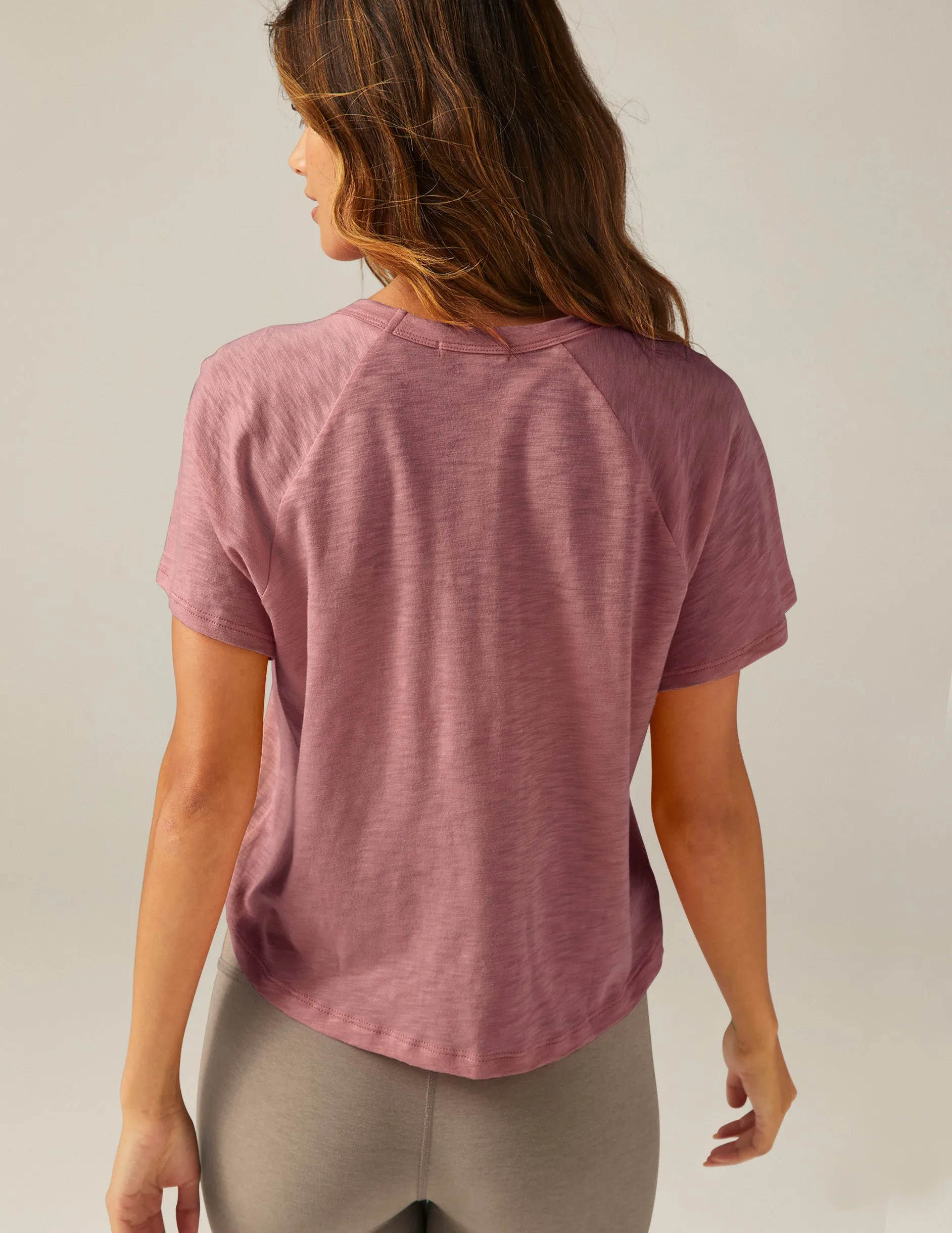 Beyond Yoga Signature High Low Cropped Tee - Orchid Blossom