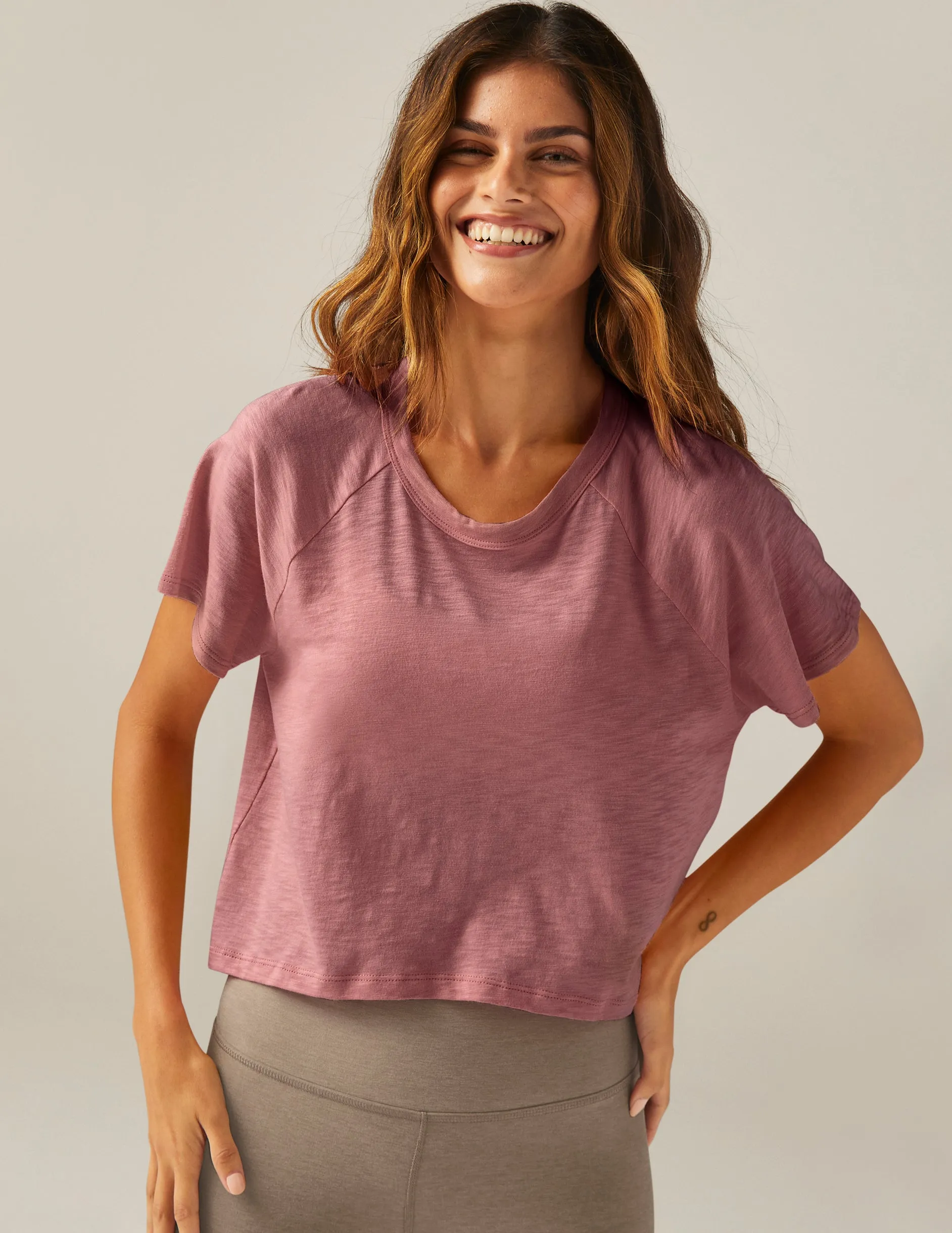 Beyond Yoga Signature High Low Cropped Tee - Orchid Blossom