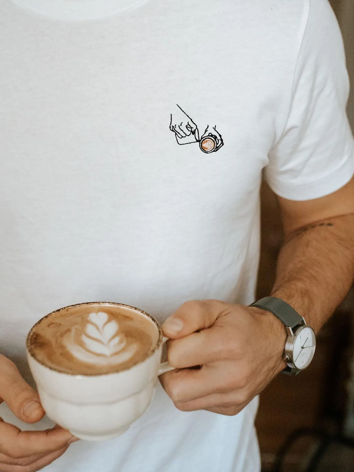 Latte Art | Besticktes Organic Bio Baumwoll-T-Shirt