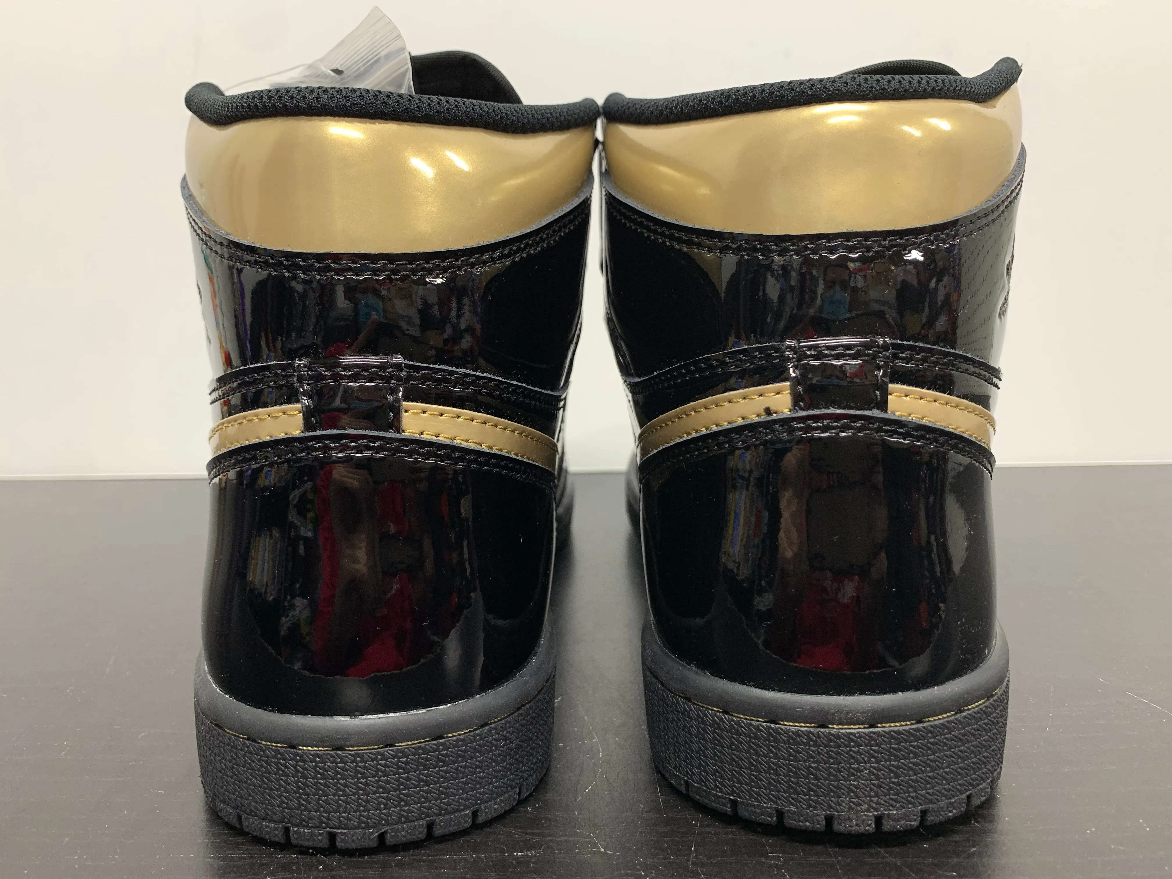 Nike Air Jordan 1 Black Metallic Gold 2020